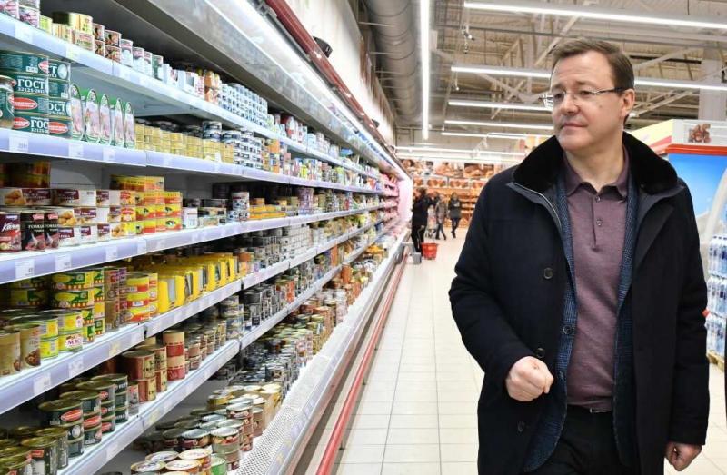 Дмитрий Азаров проверил наличие продуктов в самарских гипермаркетах