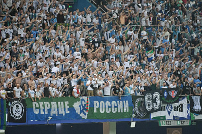 Болельщики "Локомотива" забросали бутылками штрафную "Крыльев" в первом тайме матча финала Кубка России