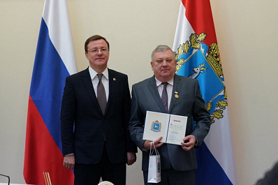 Дмитрий Азаров вручил губернские премии самарским ученым