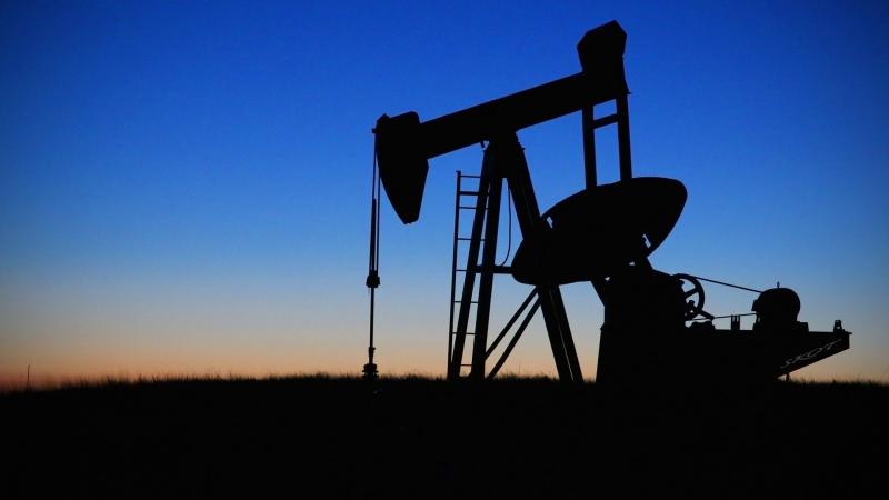 Эксперт объяснил, почему снижаются мировые цены на нефть