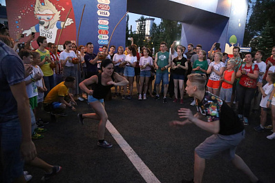 Полсотни капоэйристов устроили флешмоб на фан-фесте в Самаре