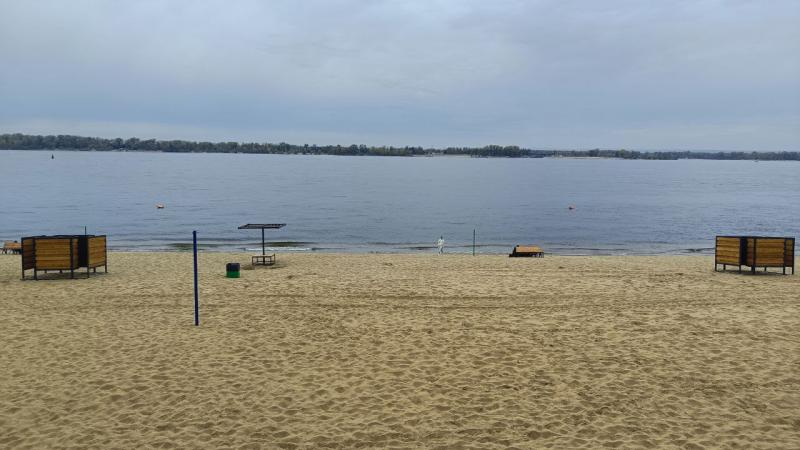 В Самаре начали вывозить пляжное оборудование на зимнее хранение