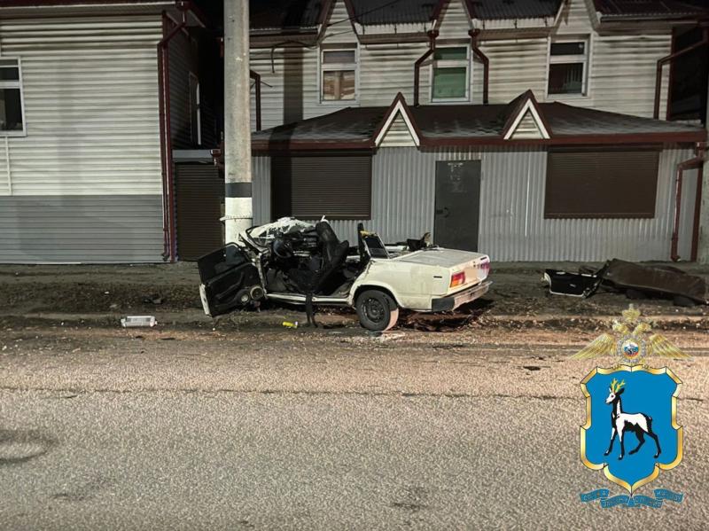 В Сызрани водитель "пятерки" въехал в столб, пытаясь уйти от полиции