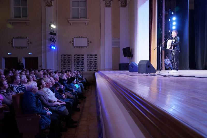 В поддержку фронта: в Самаре прошел благотворительный концерт Сергея Войтенко