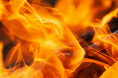Огонь вырывался из окон: в Самаре загорелся подъезд жилого дома недалеко от ул. Ташкентской