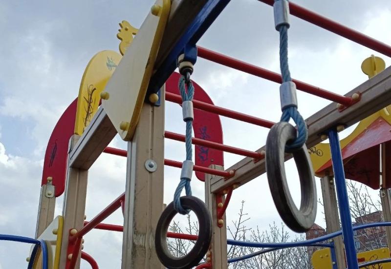 В Кошкинском районе привели в порядок детскую площадку после вмешательства прокуратуры