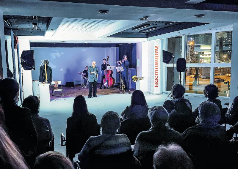 На стыке театра, литературы и музыки: в Самаре сыграли "Флейту-позвоночник"