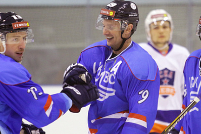 Хоккейные команды Самарской области принимают соперников из Северной столицы 