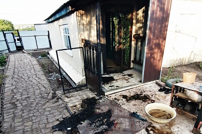 В Самарской области полицейские спасли мужчину, устроившего пожар в доме