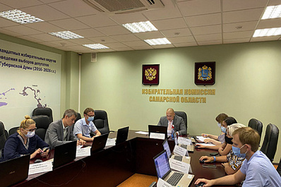 В Самарском облизбиркоме приняли документы для регистрации от представителей парламентских партий