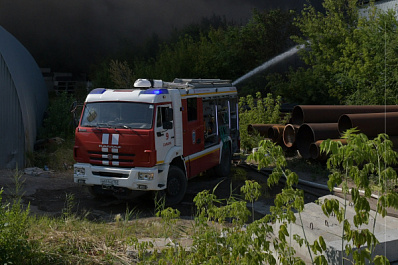 Под Тольятти тушат крупный пожар на заводе по переработке мусора
