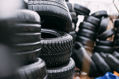 Автоэксперты: Россия обеспечена шинами на два года