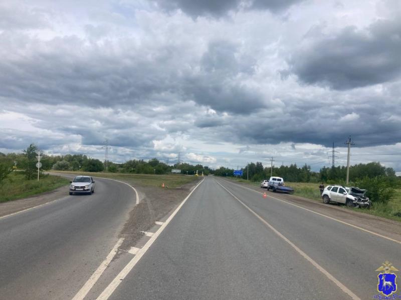 В Тольятти мужчина на "Приоре" врезался в столб