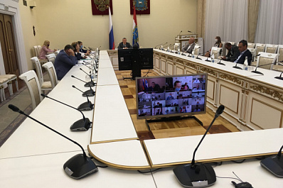 Дмитрий Азаров проводит заседание областного оперативного штаба