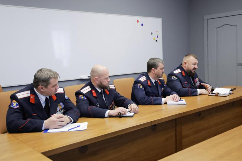 Вячеслав Федорищев провел встречу с атаманом Константином Давитьяном