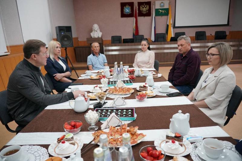 Дмитрий Азаров встретился с семьями участников СВО Сергиевского района