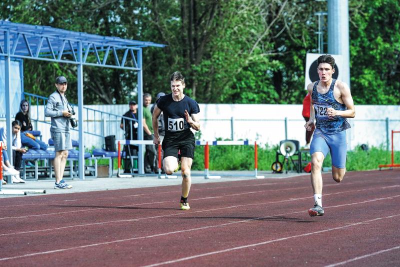 Бегали, прыгали, метали: легкоатлеты Самарской области выступают на окружном чемпионате и первенстве