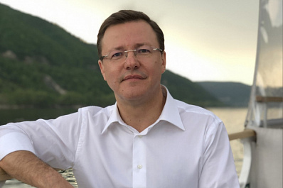 Губернатор Дмитрий Азаров поздравил школьников, студентов и родителей с Днем знаний