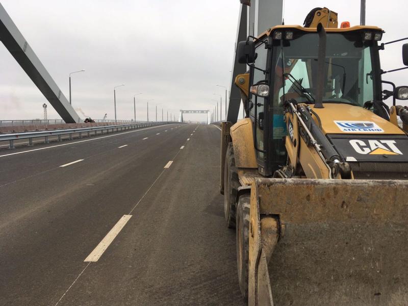 Дмитрий Азаров проинспектировал строительство Фрунзенского моста