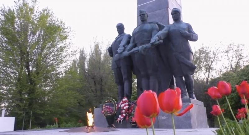 "Теперь он не погаснет никогда": в Запорожской области зажгли Вечный огонь