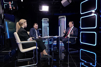 Дмитрий Азаров разъяснил, кого из медиков поощрили премией 