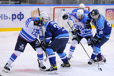 В дебютном матче нового сезона хоккейная "Лада" одержала победу 