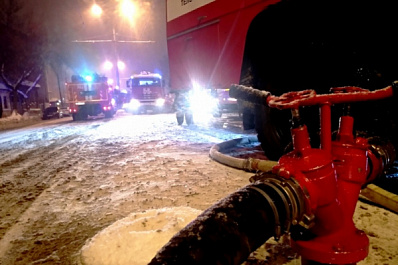 В Самаре тушат крупный пожар на площади в 250 кв. м