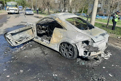 Эпичное ДТП в Самаре: красная Audi TT на огромной скорости не вписалась в поворот