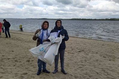 В Самаре ко Дню Волги волонтеры и экологи очищают берега от мусора