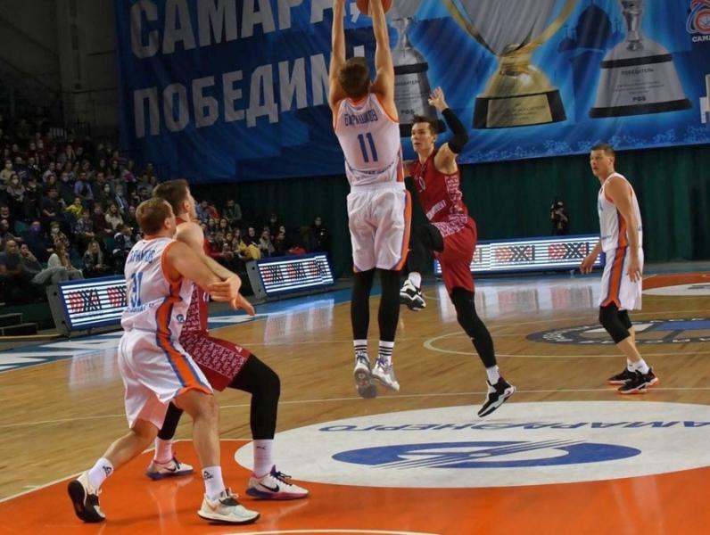 Самарские баскетболисты уступили в овертайме "Иркуту" 