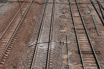 Шла в капюшоне на "красный": в Самаре подростка насмерть сбил поезд