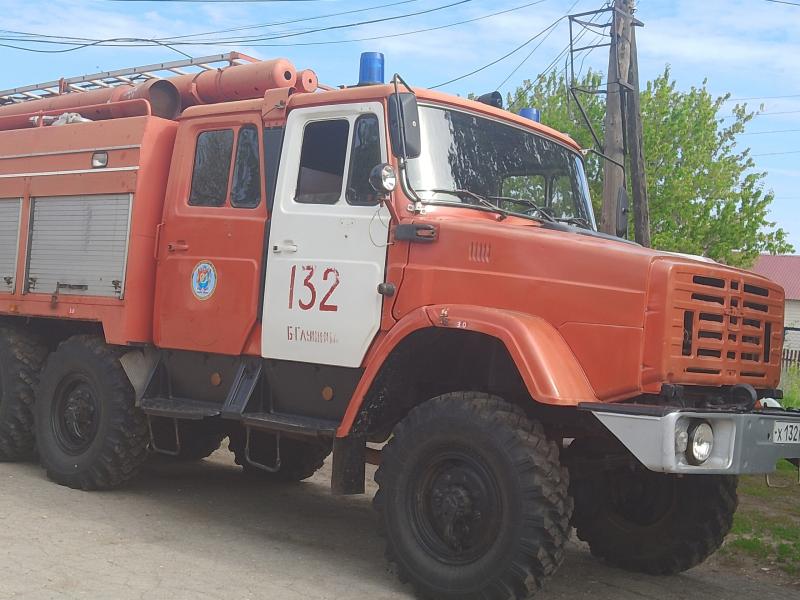 В Самарской области трое пожарных потушили горящее строение