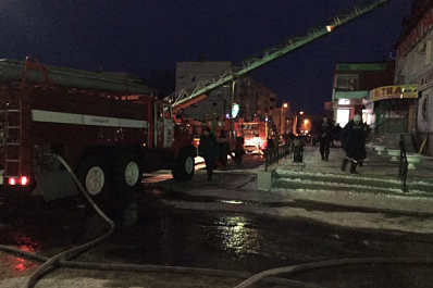 Из горящего ТЦ в Чапаевске эвакуировали людей