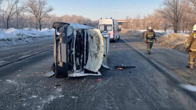 В Самарской области на трассе M5 "Урал" опрокинулся "Ларгус"