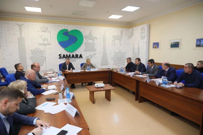 Наледь после утечек водопровода: в Самаре обсудили решение актуальных проблем
