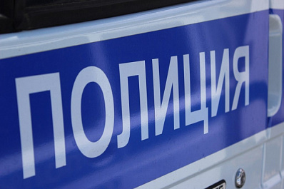 Поджигал сигаретой: в Тольятти мужчина с ребенком кидали петарды в прохожих