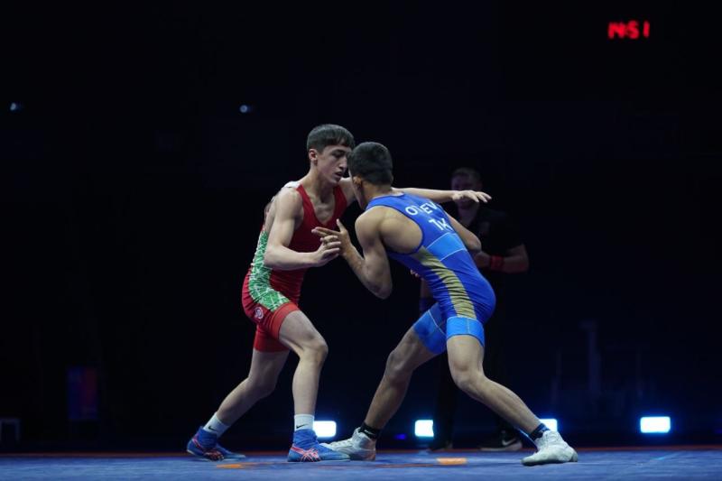 В Самаре проходит второй соревновательный день VI международного юношеского турнира по греко-римской борьбе "Новая высота"