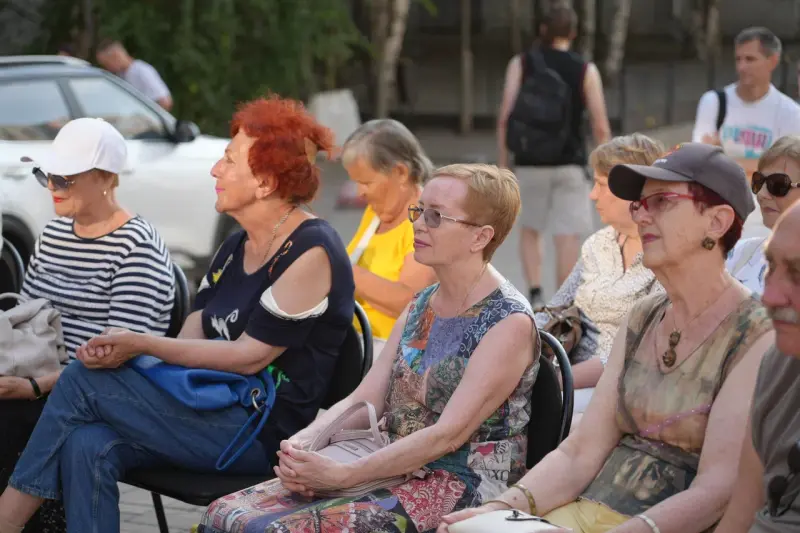 Военный оркестр ЦВО выступил с новой программой на "Летних вечерах духовой музыки" в Самаре