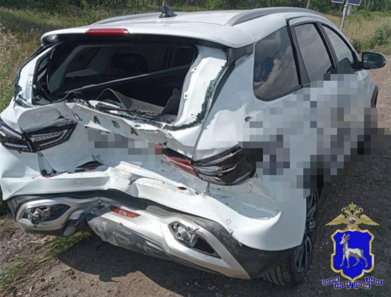 В Самарской области на трассе большегруз врезался в попутный Land Rover