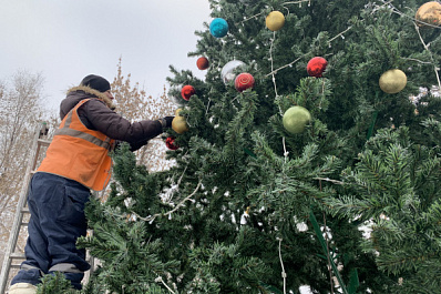 Жителей Самары попросили не бить елочные шары в парках