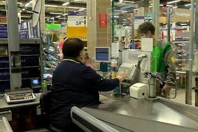 В Самаре торговые сети начали бесплатно предоставлять клиентам маски и перчатки