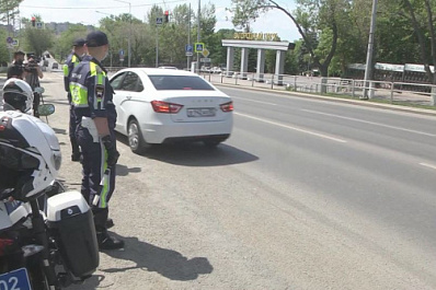 В Самаре сотрудники Госавтоинспекции провели акцию "Дороги - для жизни"