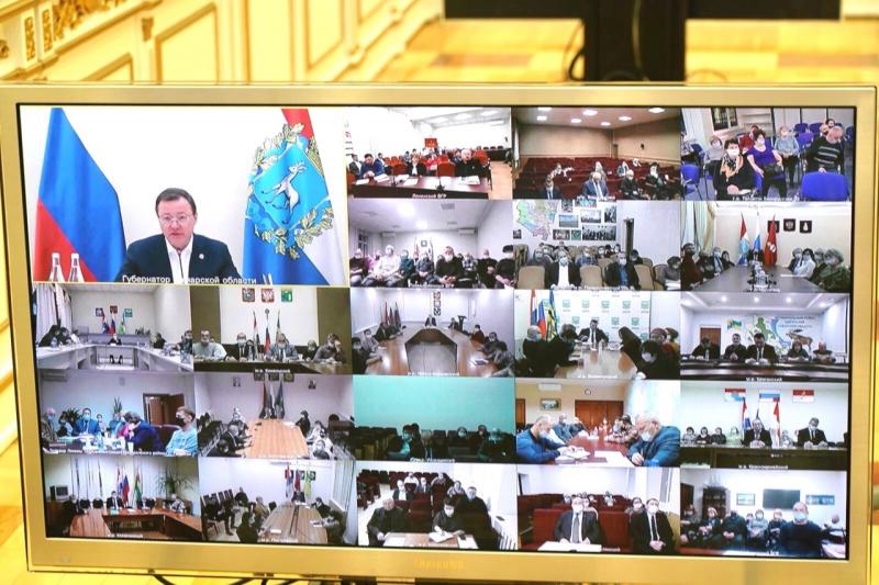 Дмитрий Азаров на встрече с представителями МКД: "Ставлю вопрос о лишении УК "Уютный квартал" лицензии"