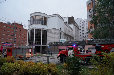 В Самаре 65 человек тушили пожар в административном здании на улице Чапаевской