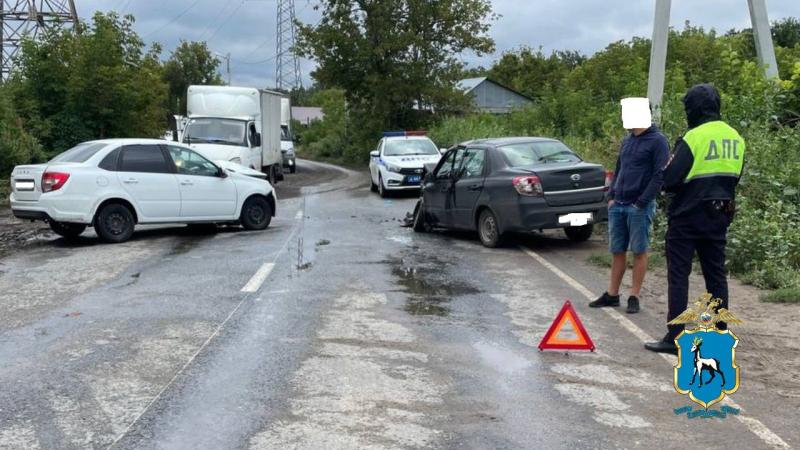 В Тольятти утром 12 августа столкнулись две легковушки 