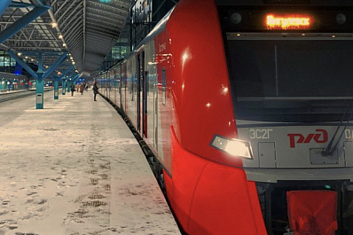 В Самарской области более тысячи железнодорожников и спецтехника расчищают пути от снега, чтобы сохранить график движения поездов