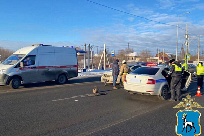 В Самарской области женщина на Nissan Teana сбила пешехода