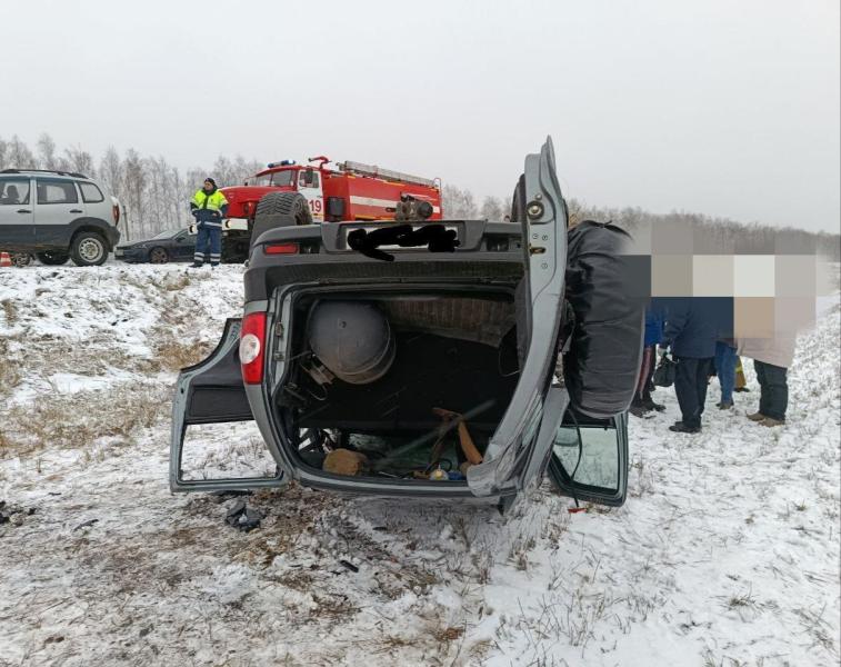 В Самарской области 13 декабря "Нива" улетела в кювет и опрокинулась 