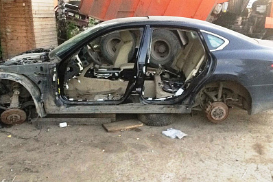 Дорогую иномарку в Самаре увезли на эвакуаторе и распродали по частям