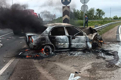28 июня в Самарской области легковушка столкнулась с грузовиком и загорелась